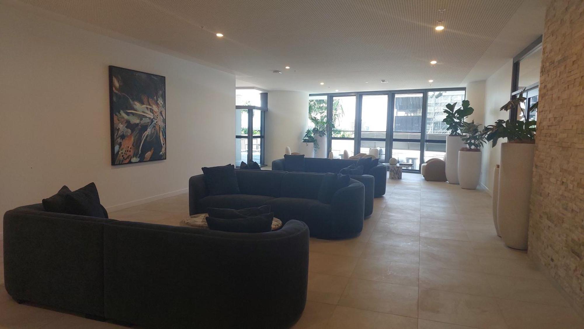 Luxury Riverfront Level 38 Queen's Wharf Tower Apartment *