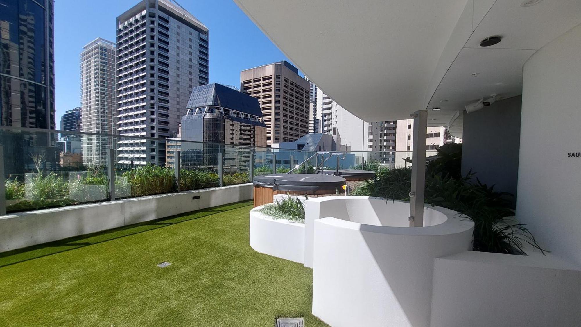 Luxury Riverfront Level 38 Queen's Wharf Tower Apartment *