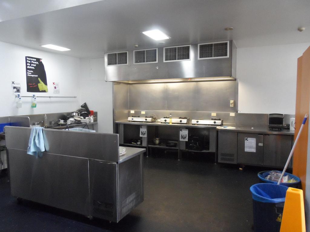 Base Embassy Hostel *