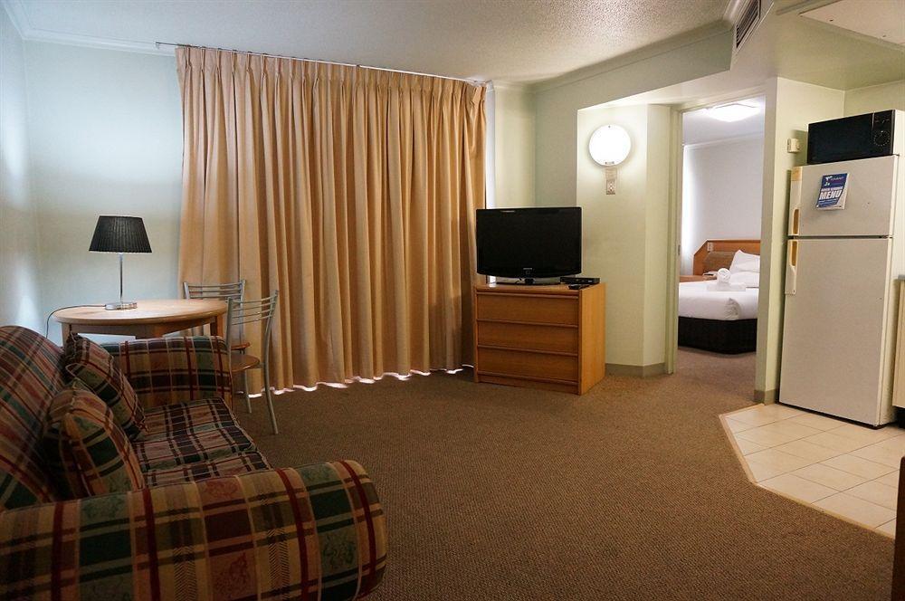 Aparthotel Abbey On Roma & 4*