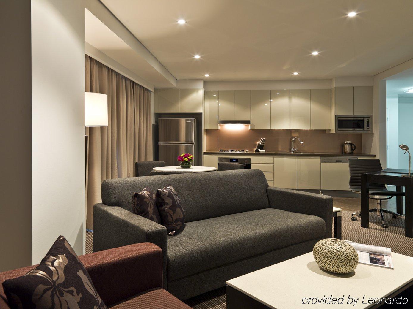 Meriton Adelaide Street, Hotel