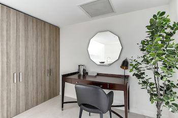 Hotel Alex Perry &