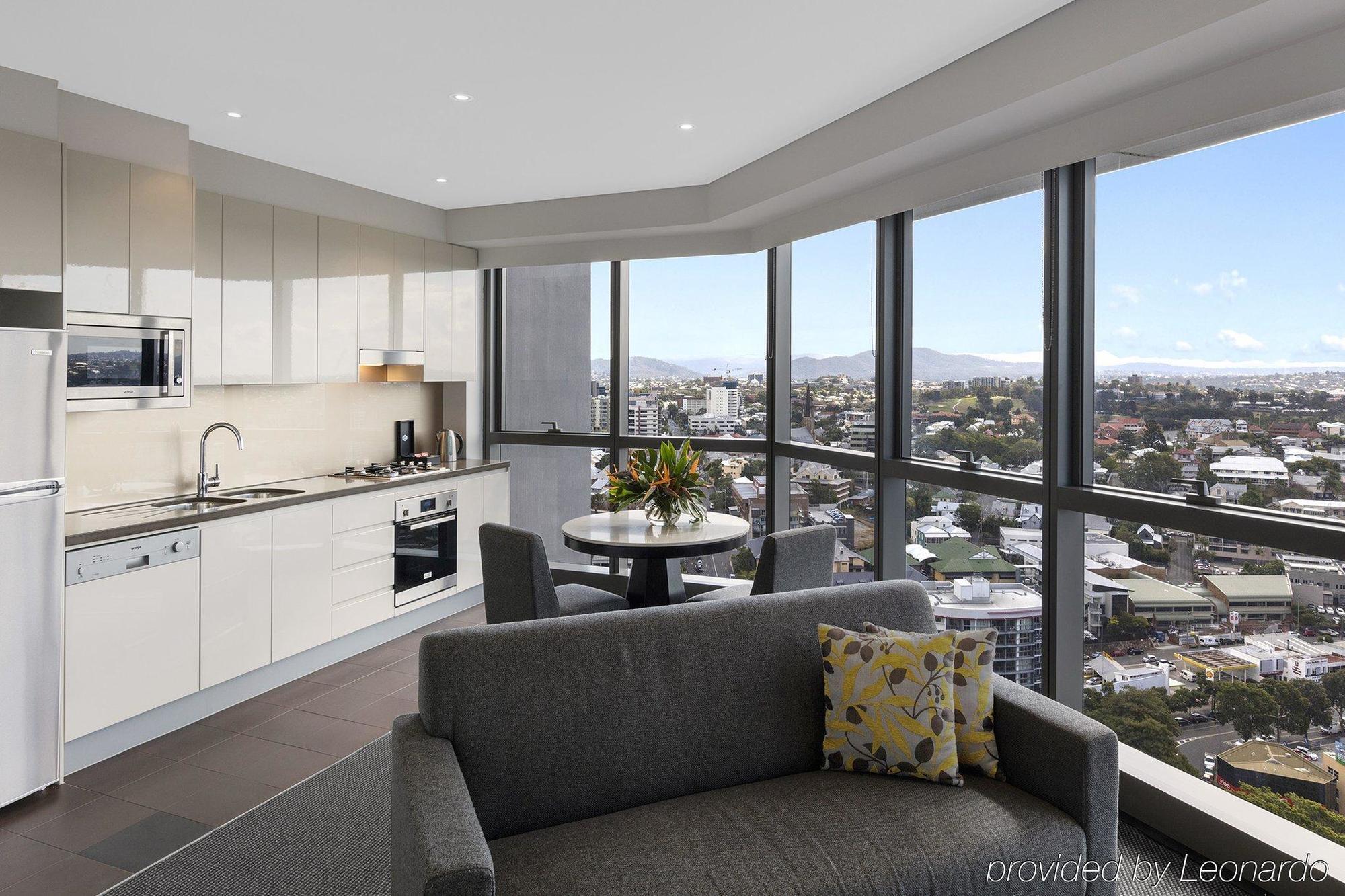 Meriton Adelaide Street, Hotel 5*