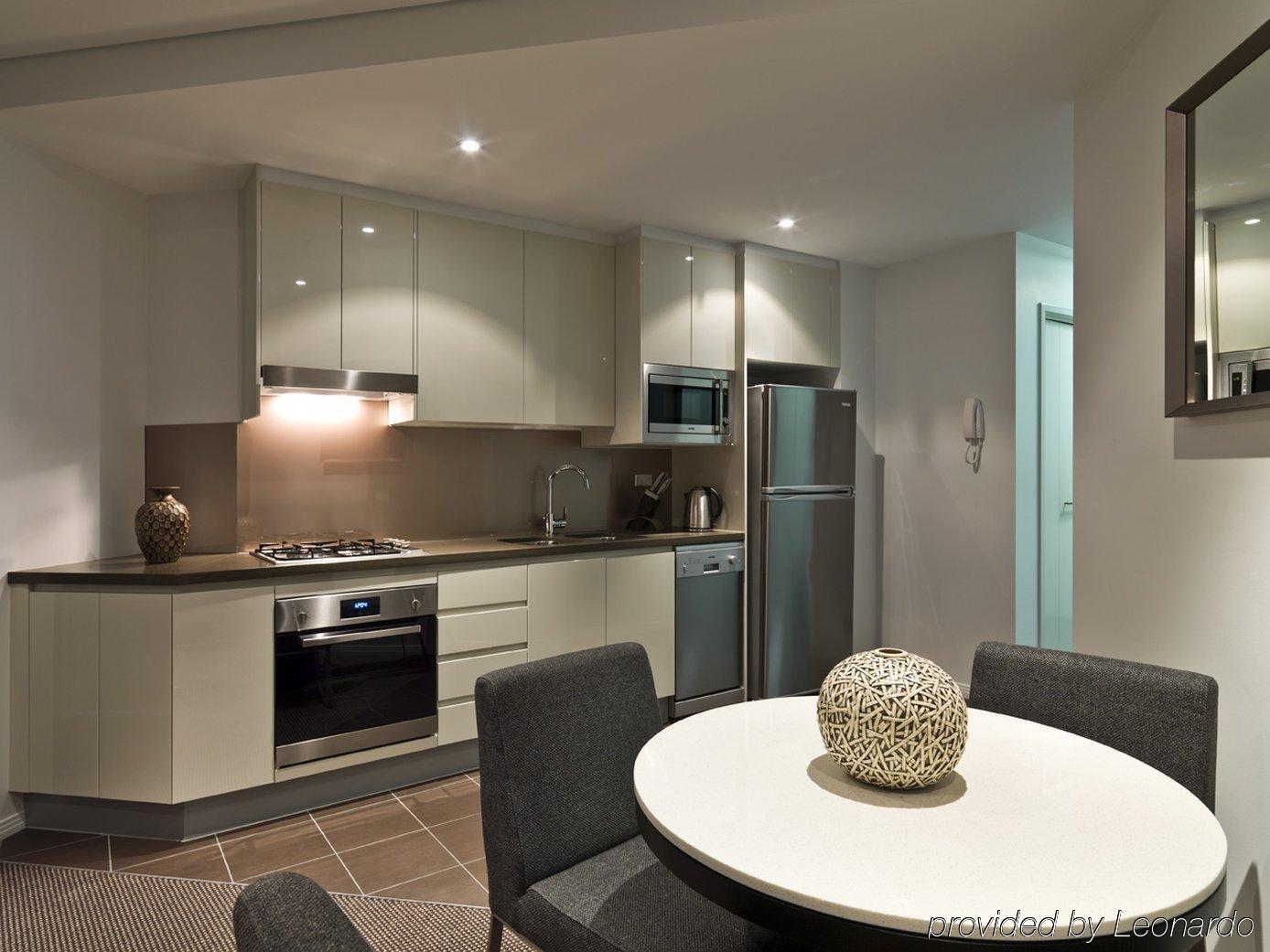 Meriton Adelaide Street, Hotel 5*