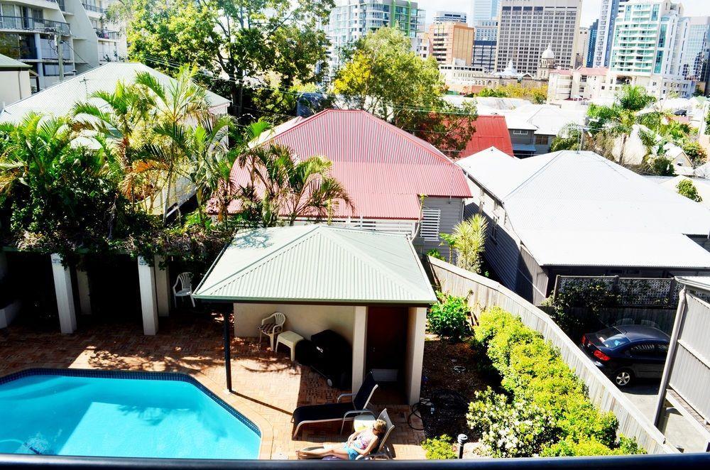 Spring Hill Mews Aparthotel