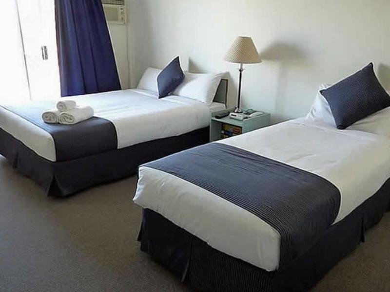 Chermside Court Motel 4*