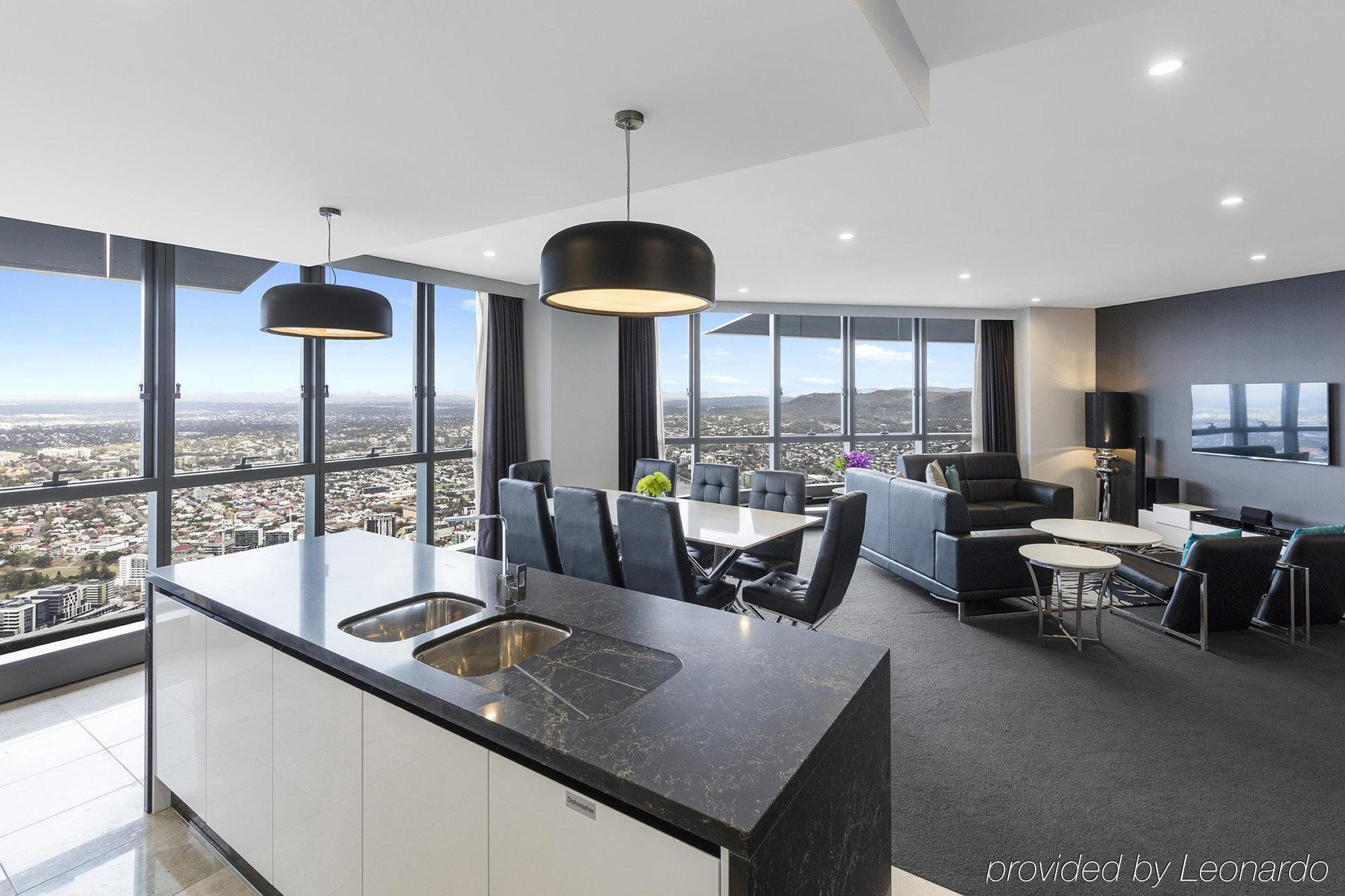 Meriton Herschel Street, 5*