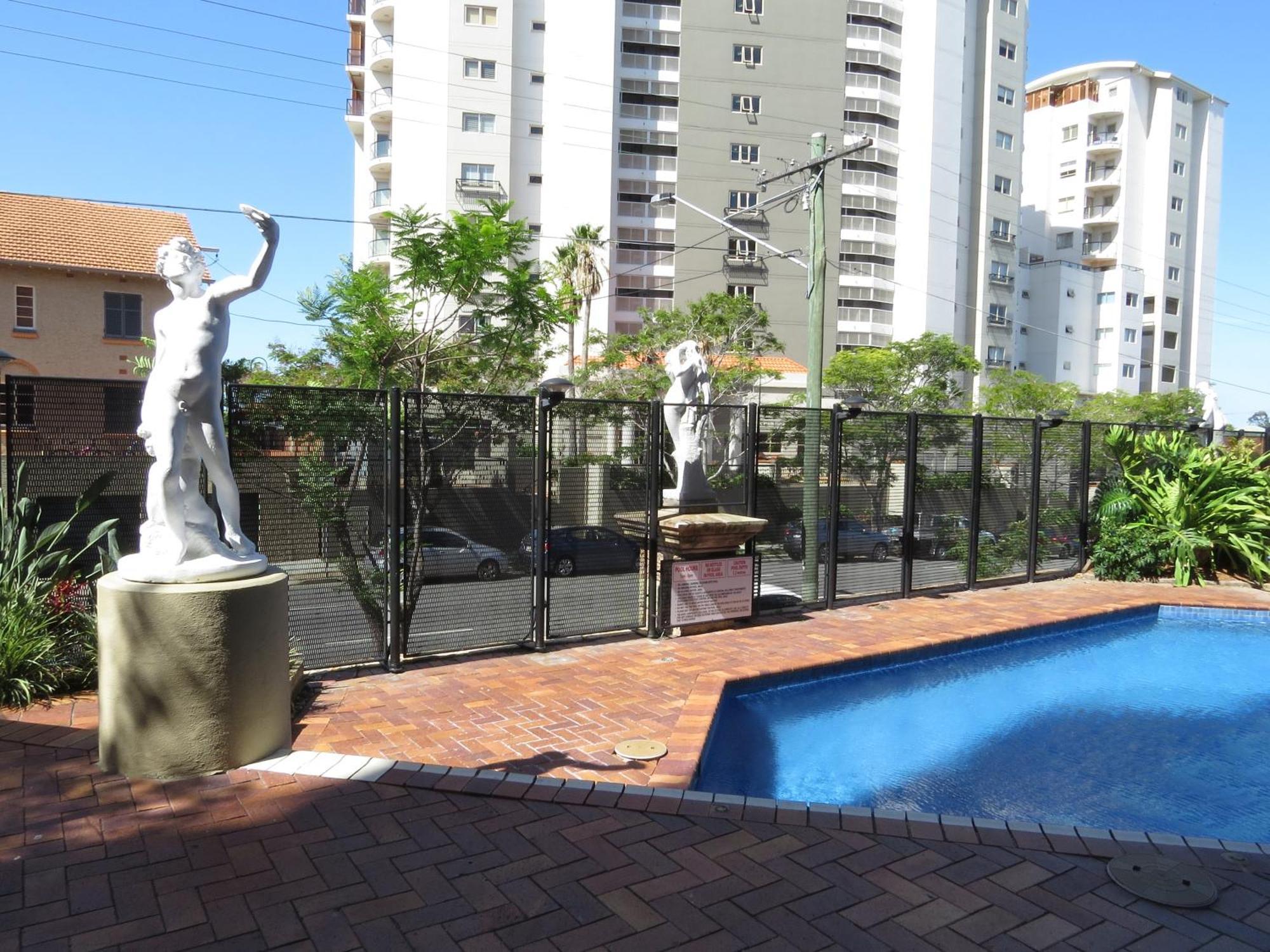 Hillcrest 4* Brisbane