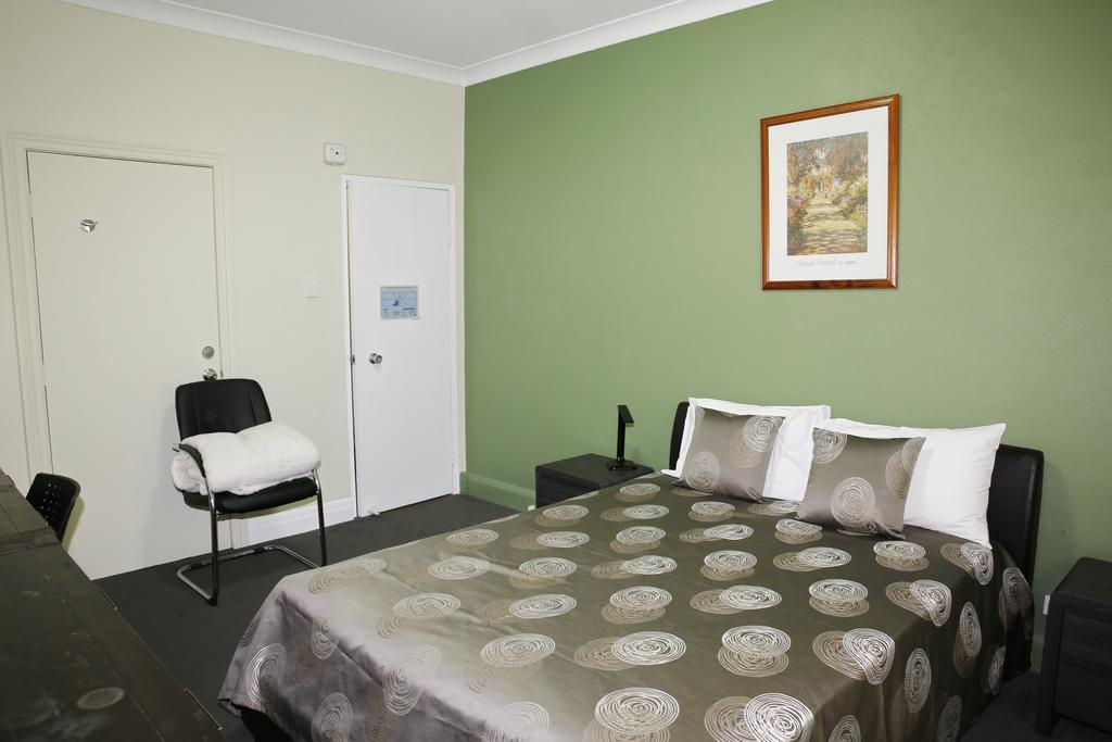 Hampton Court Aparthotel