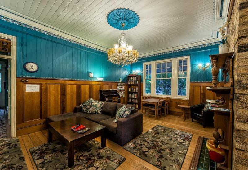 Minto Colonial 4* Brisbane