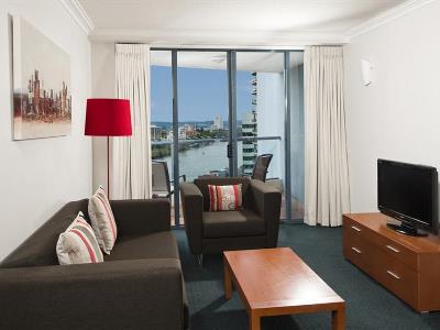 Hotel Mantra On Queen 4*