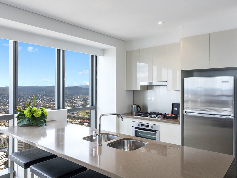 Meriton Adelaide Street, Hotel 5*