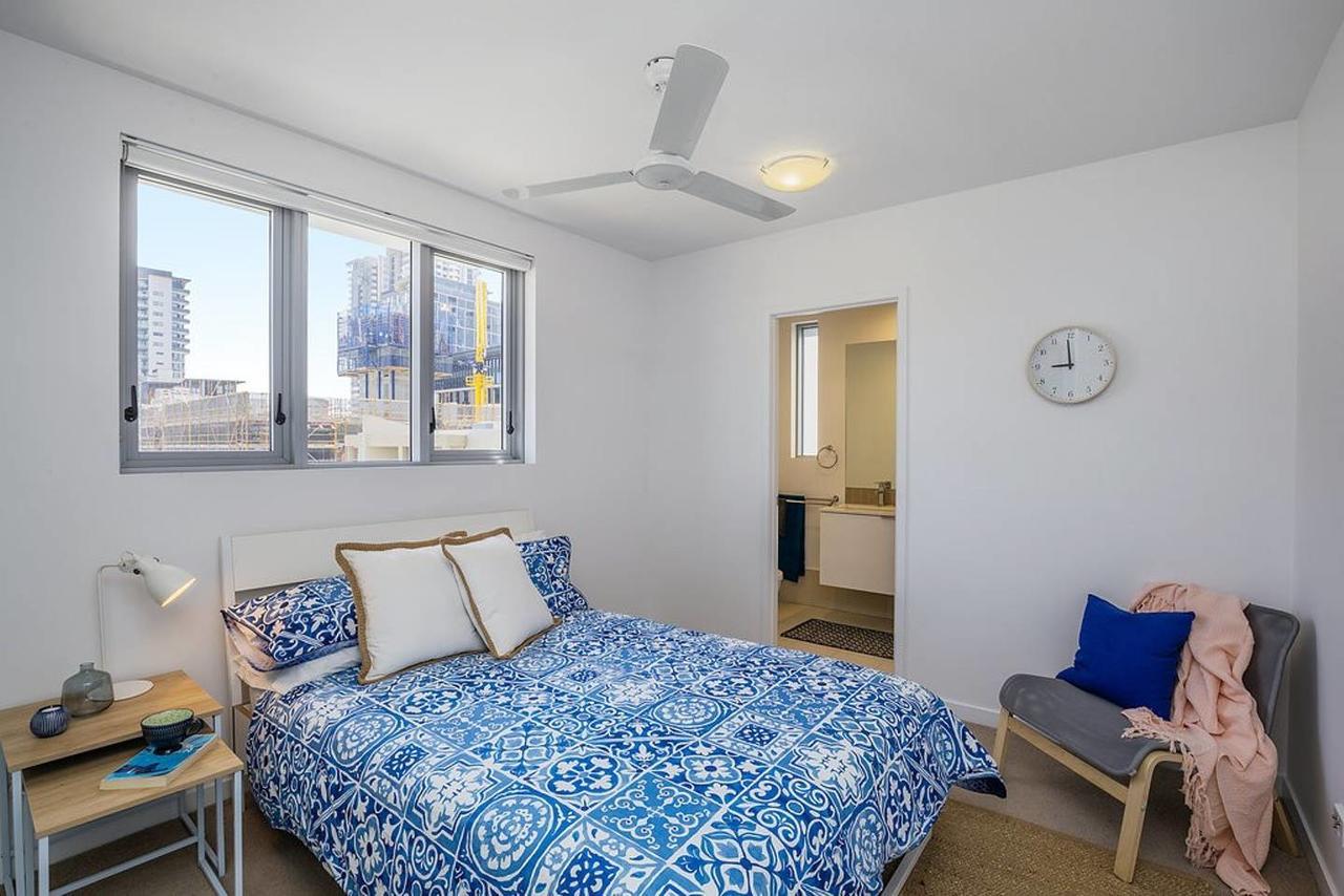 Apartment Executive Designer With Parking *