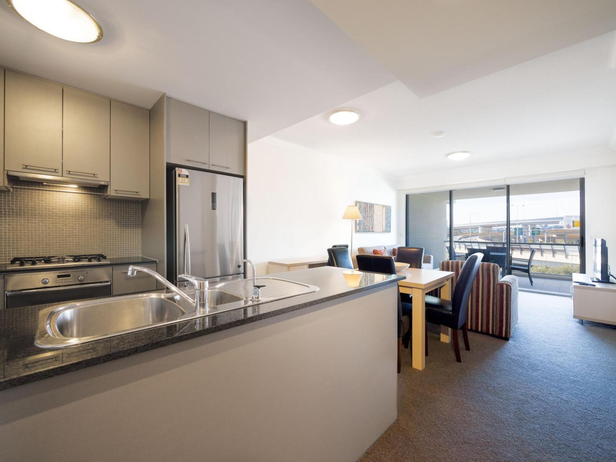 Oaks Mews Aparthotel 4*
