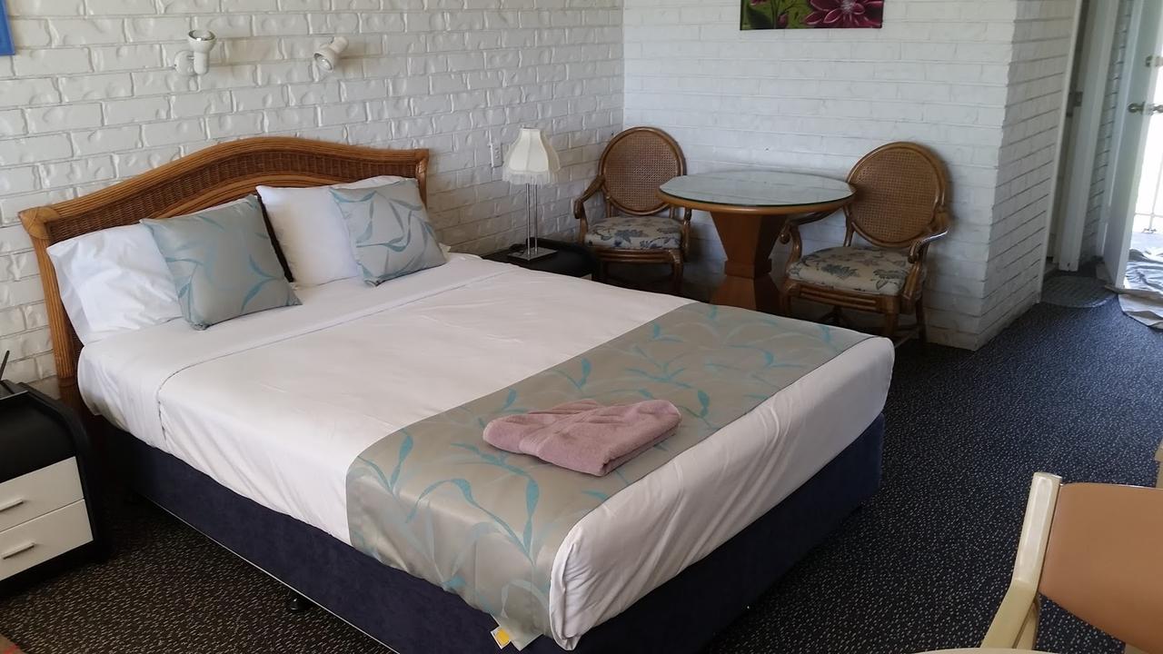 Holland Park Motel 3*