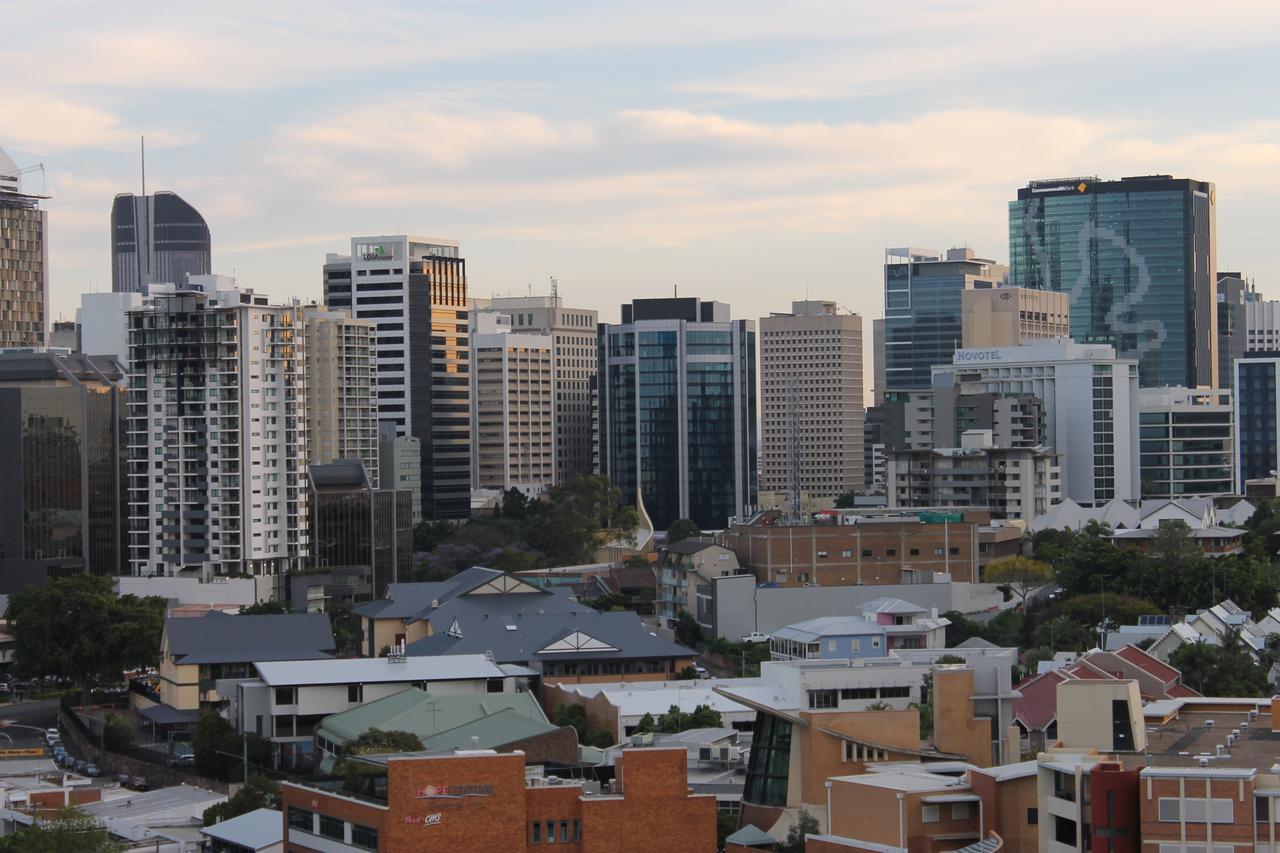 Spectacular Views Of Cbd By Fv With Free Car Park Apartment Brisbane