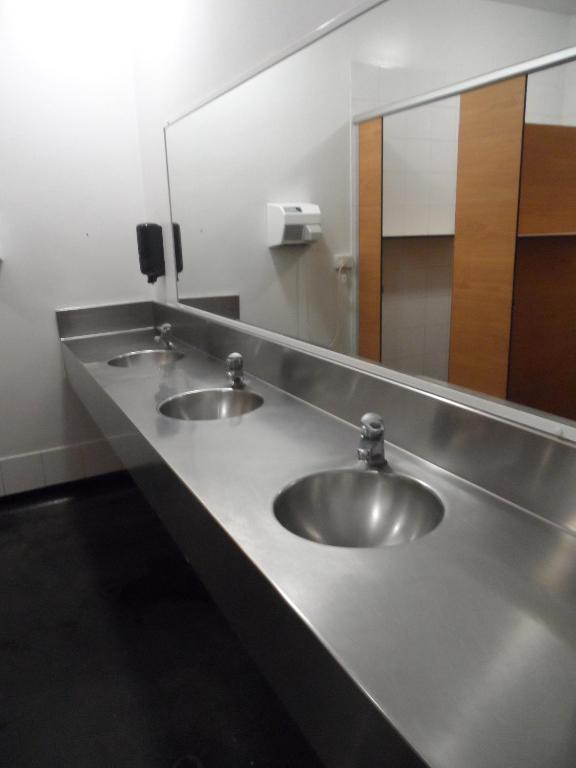 Base Embassy Hostel *