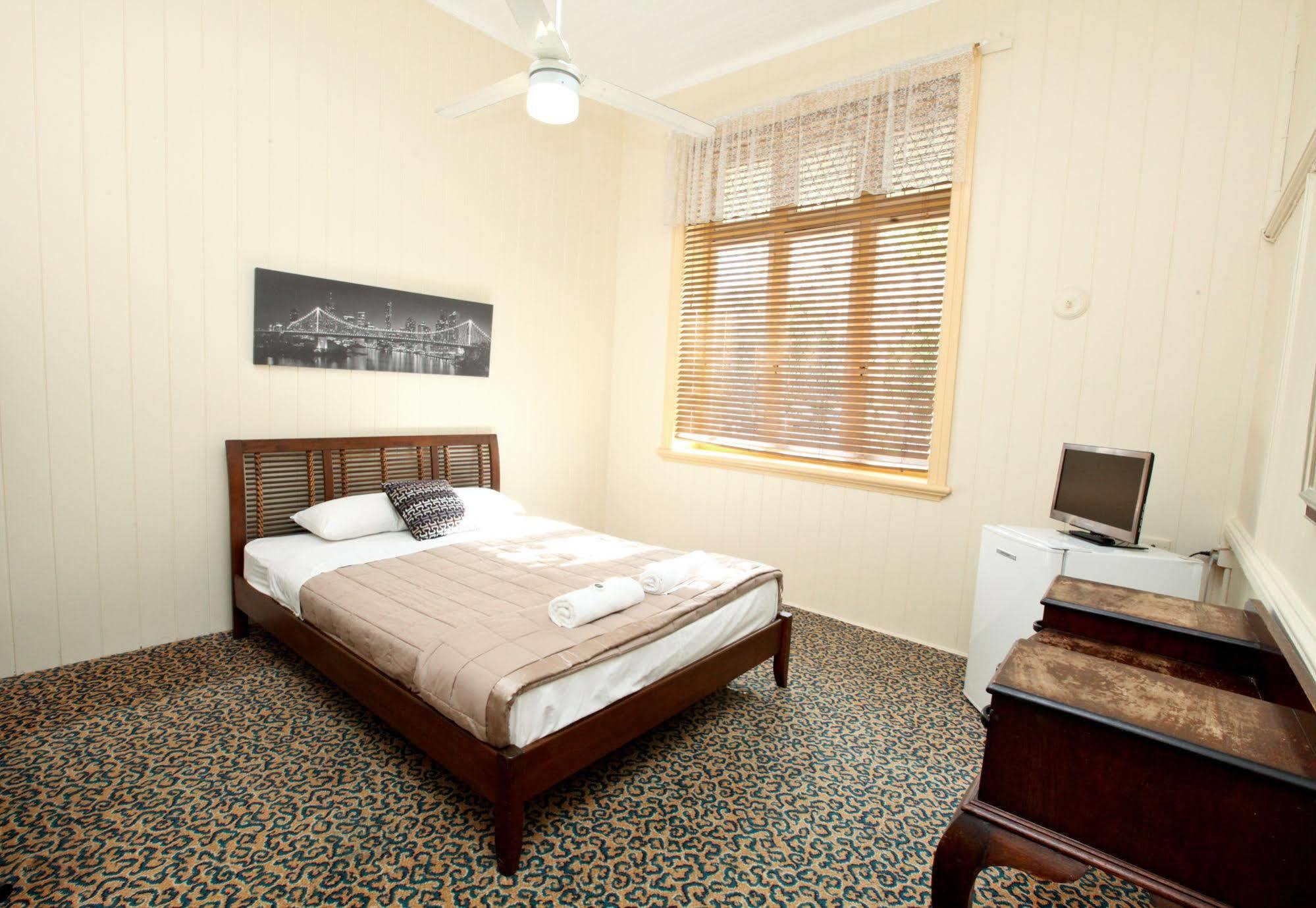 Bowen Terrace 3* Brisbane