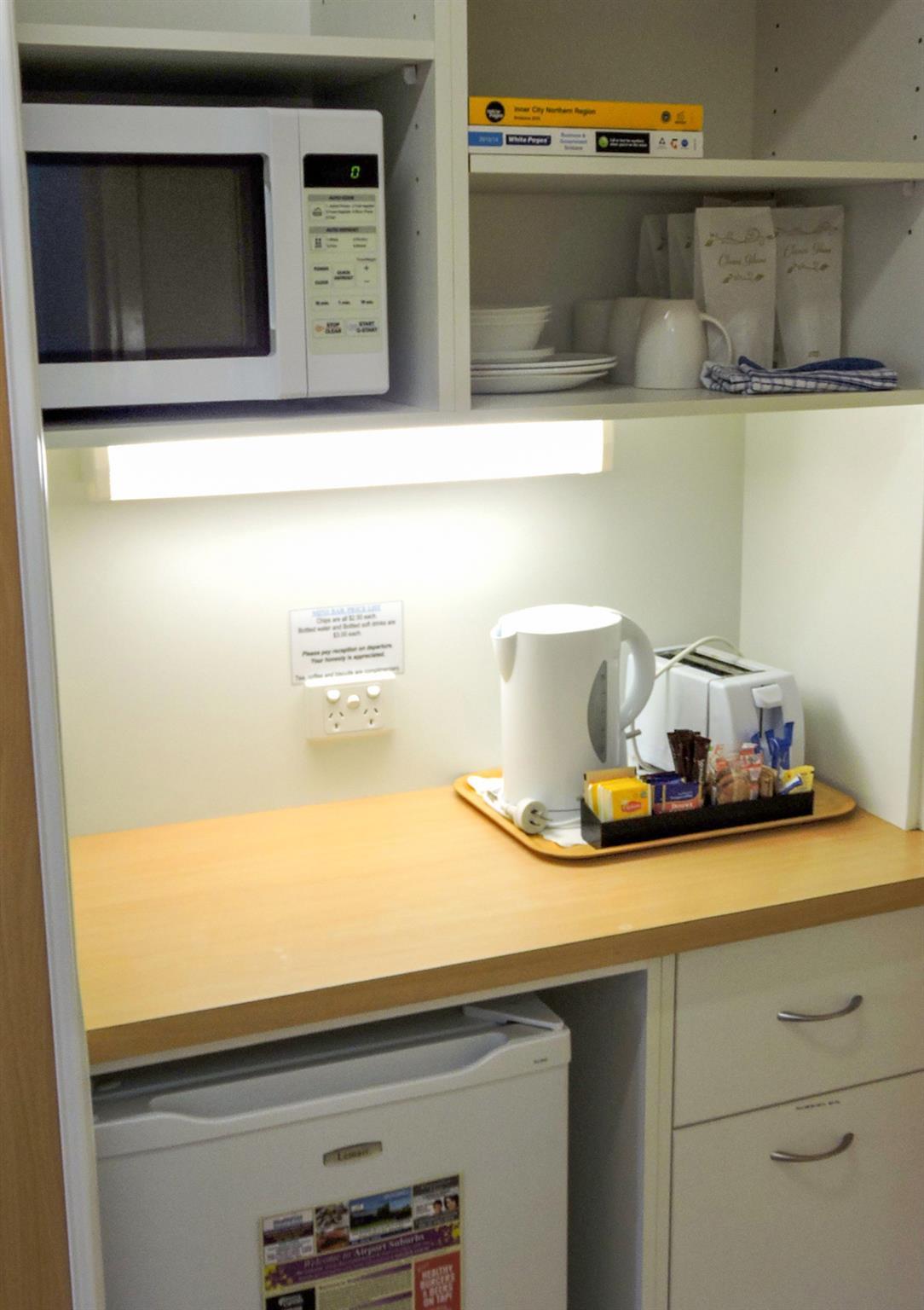 Western Airport 85 Motel