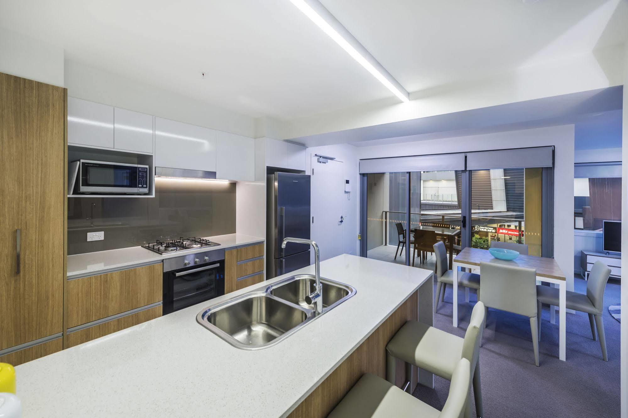 Aparthotel Link Portside Wharf 4*