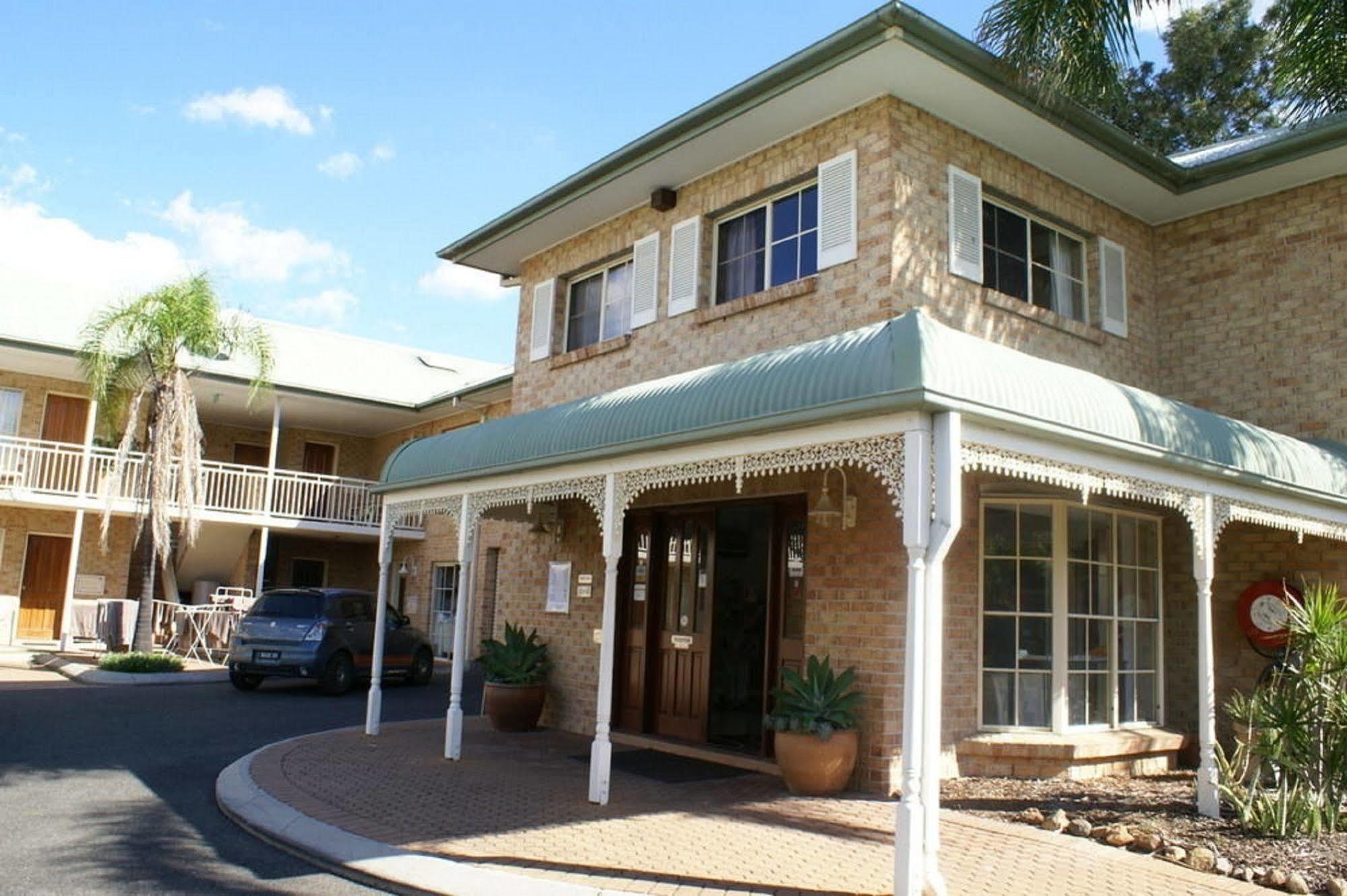 Coopers Colonial Motel 4*