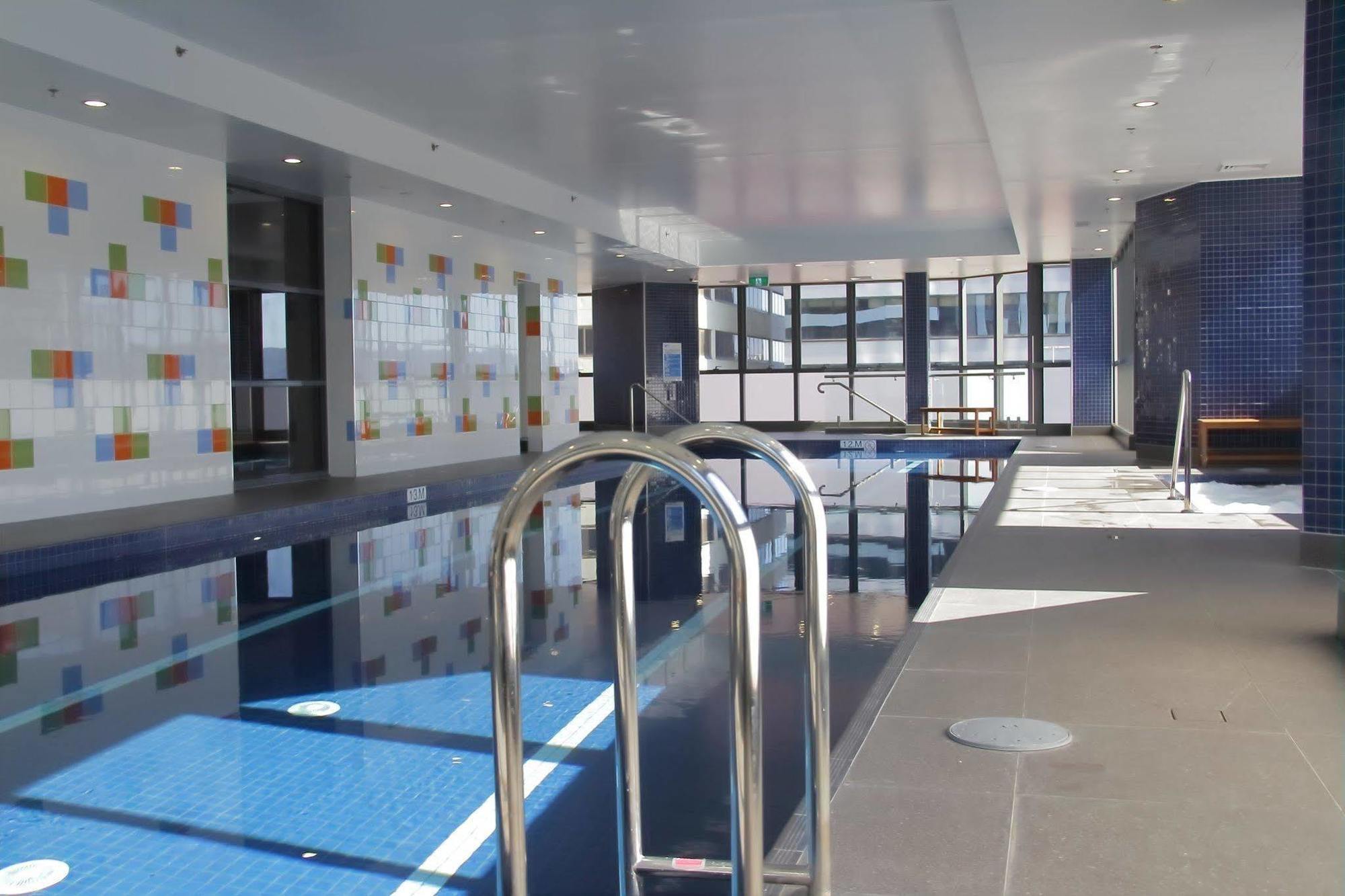 Meriton Herschel Street, 5* Brisbane