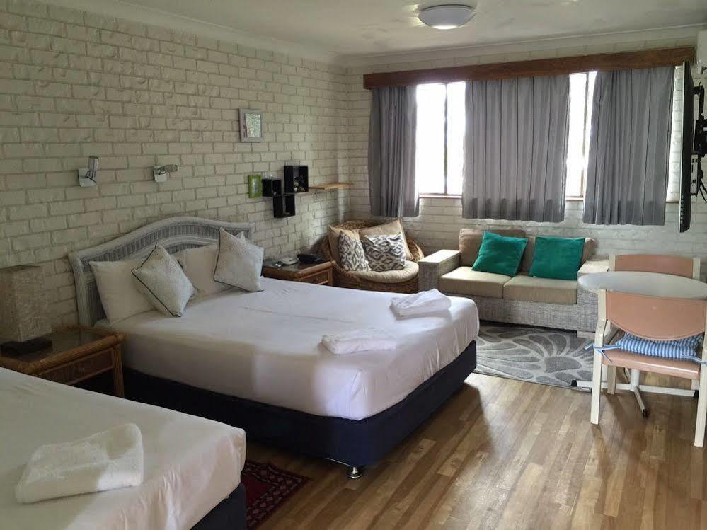 Holland Park Motel 3*