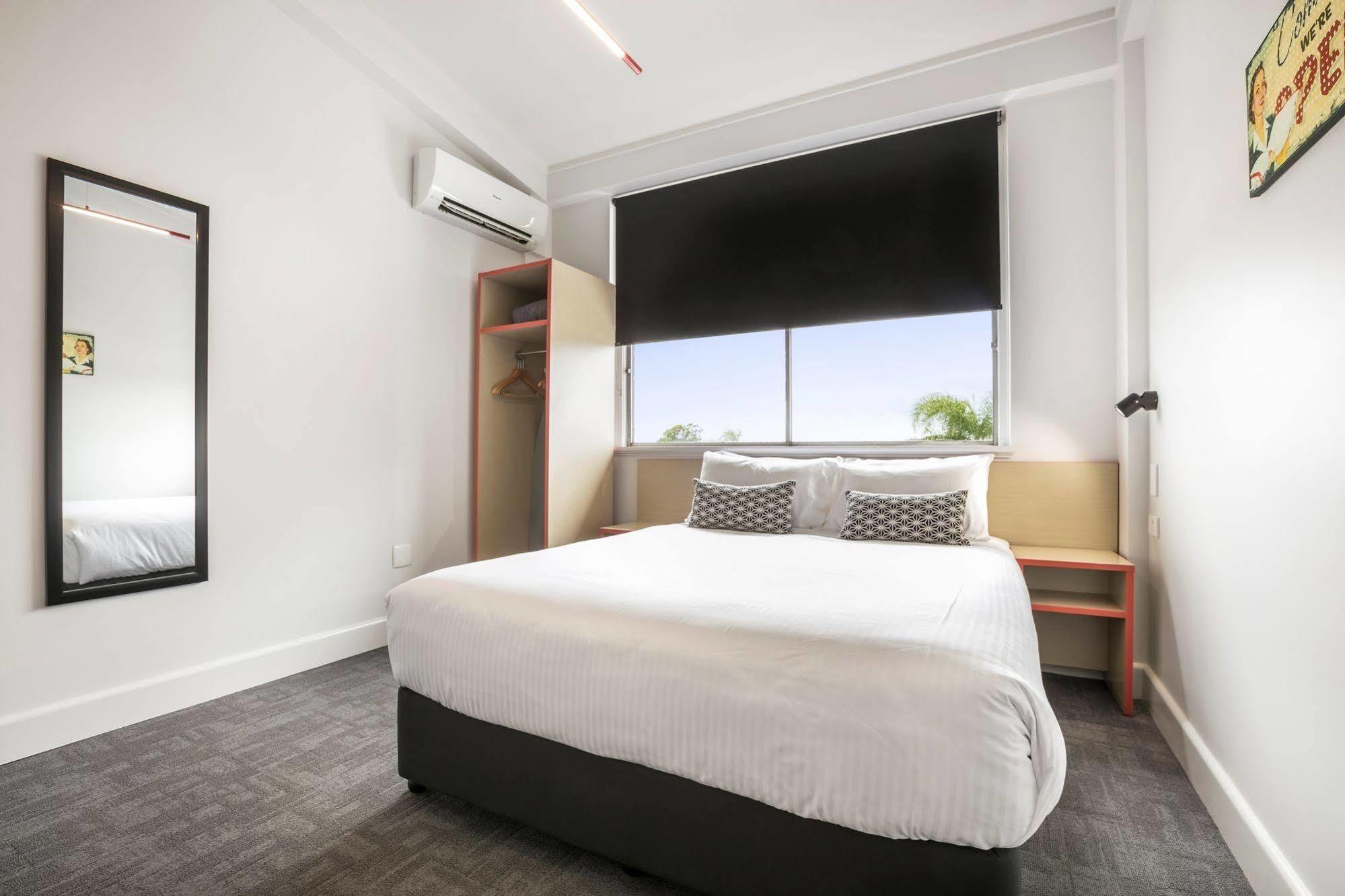 Hotel Nightcap At Camp Hill Brisbane