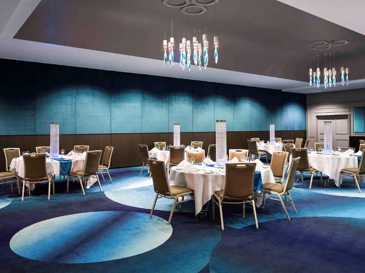Mercure King George Square 4*