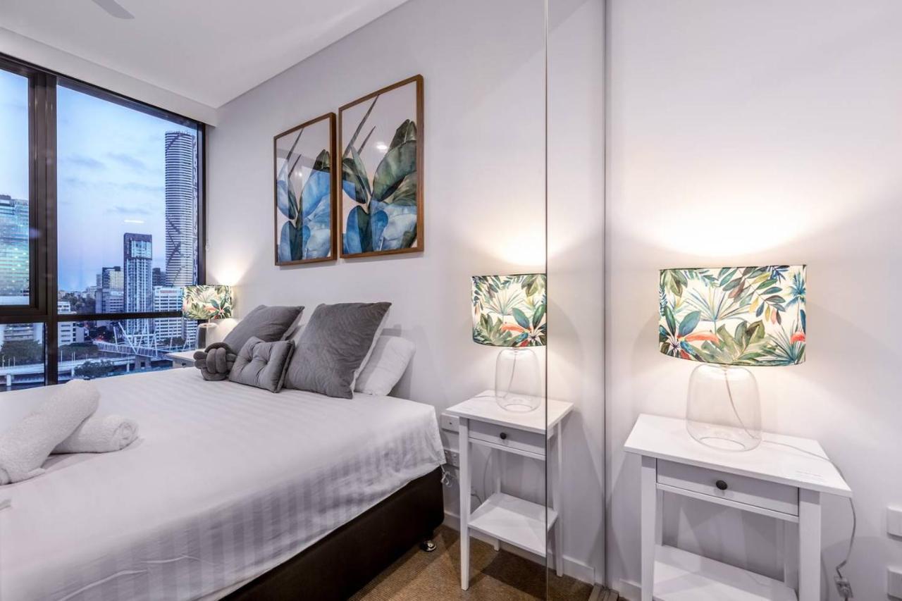 South Bank Beautiful River View Tower Apartment