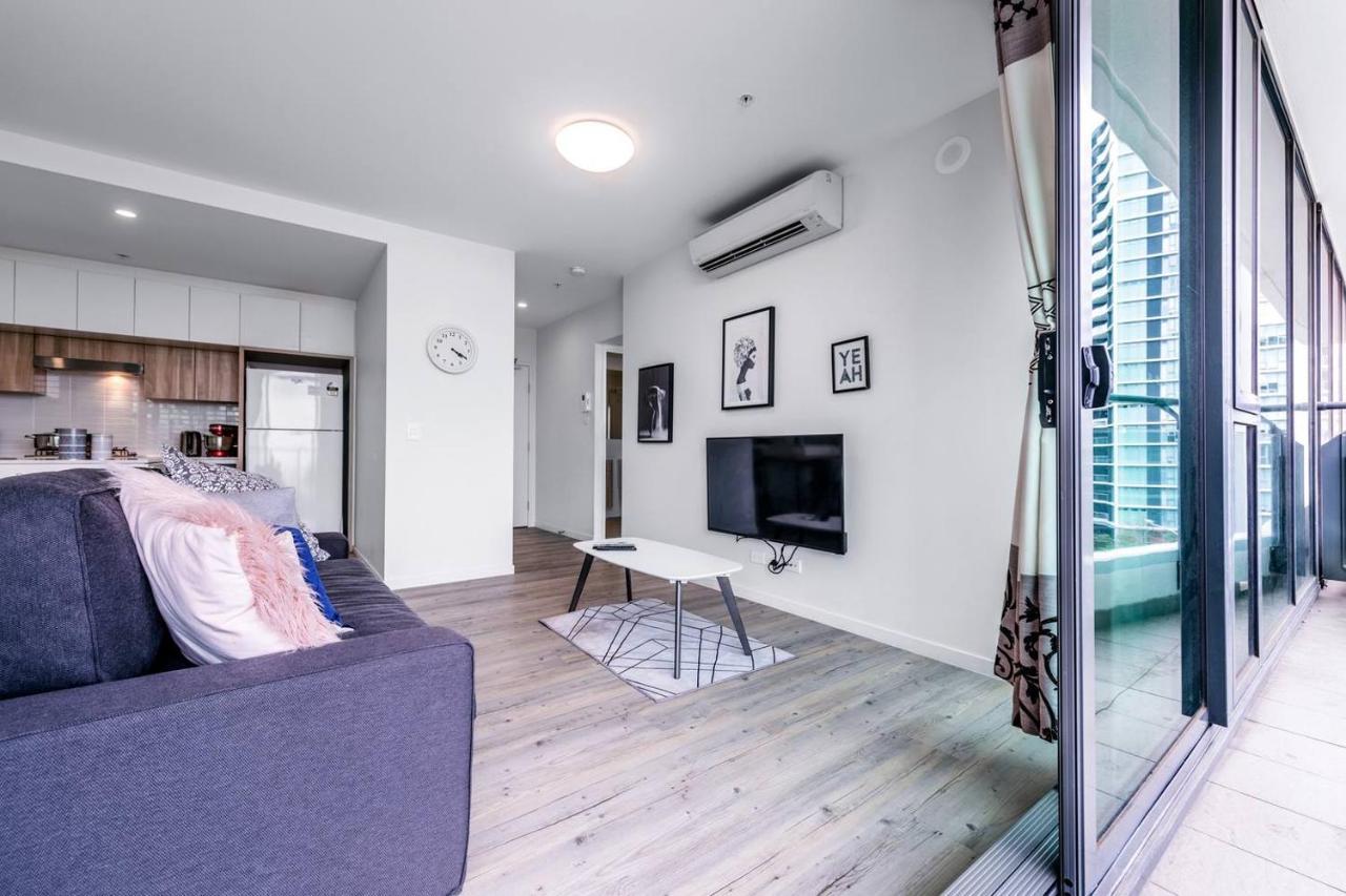 Riverside Living In Portside Wharf Hamilton Apartment *