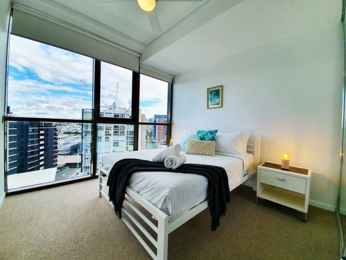 2br Food & Drink Hub ★gym★pool★views★roof Terrace Apartment *