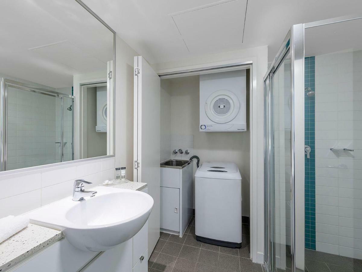 2br Epic Views ★cbd★ 2 Cars ★pool★wine★gym★netflix Brisbane