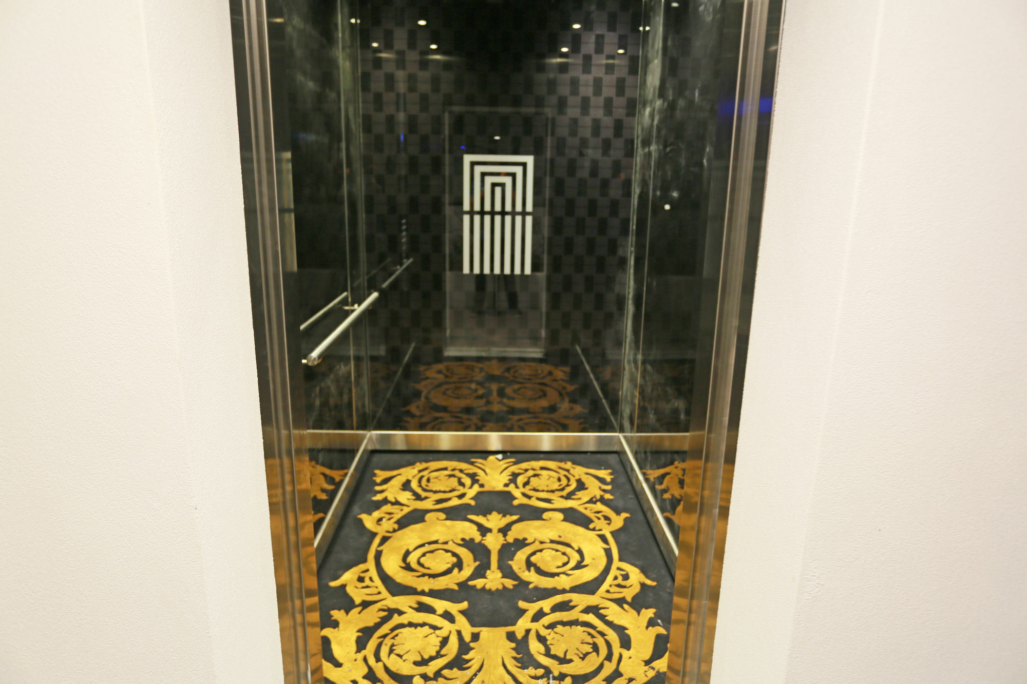 Hotel Alex Perry & Brisbane