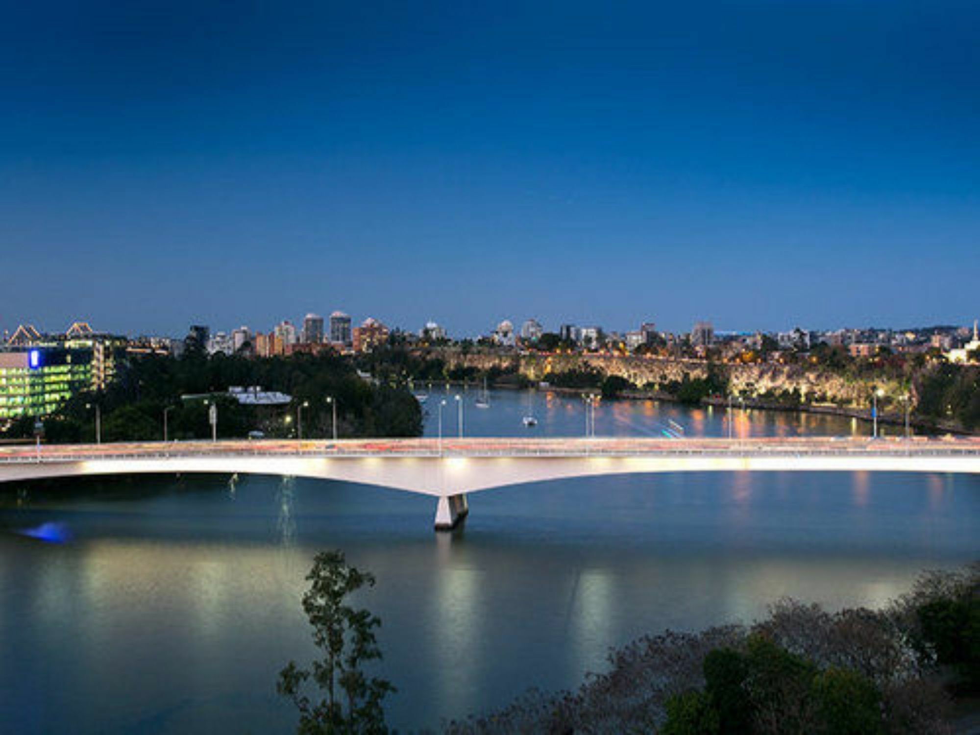 River Plaza Aparthotel 3*