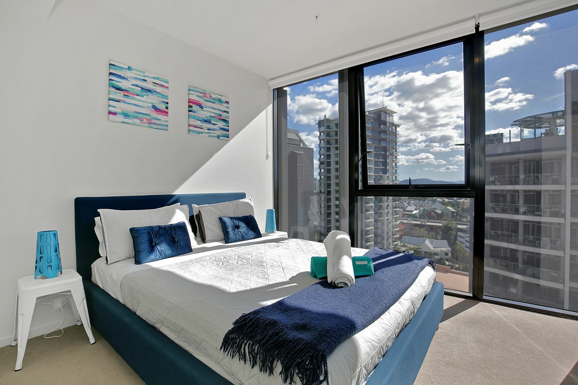Infinity Roof Pool Apartment