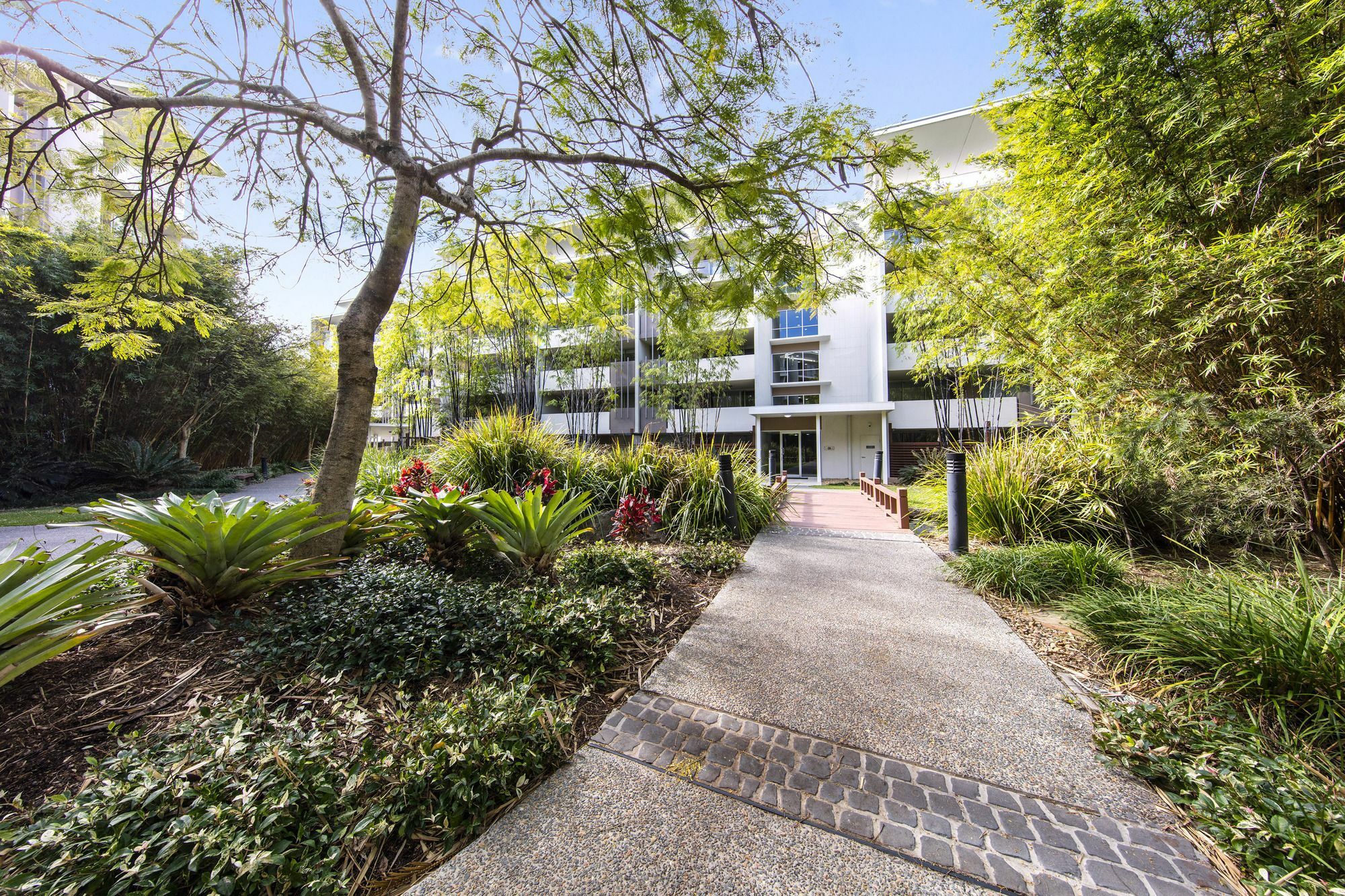 Oaks Mews Aparthotel 4*