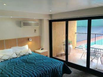 Airolodge International Motel 4*