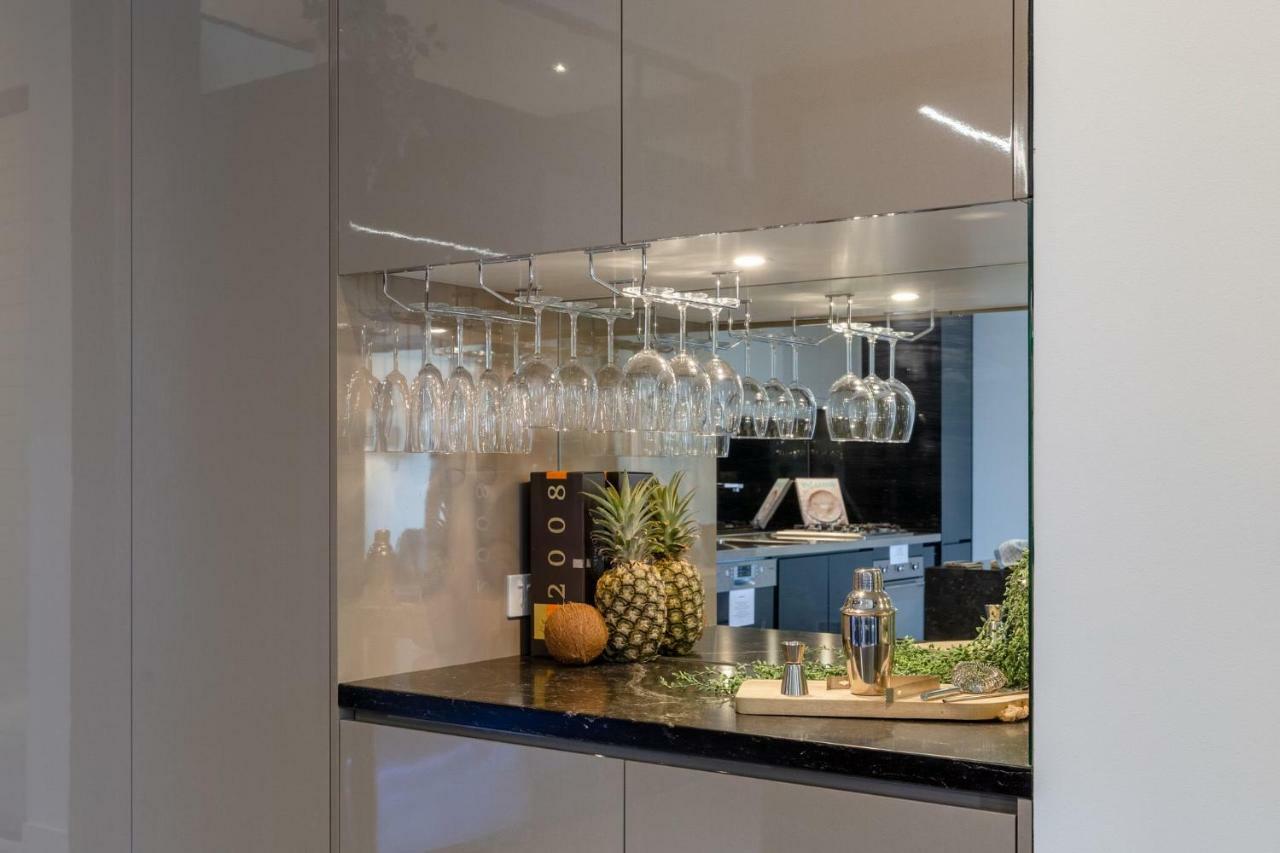 Luxury 3 Brm 2 Bath Woolstore With Courtyard * Brisbane