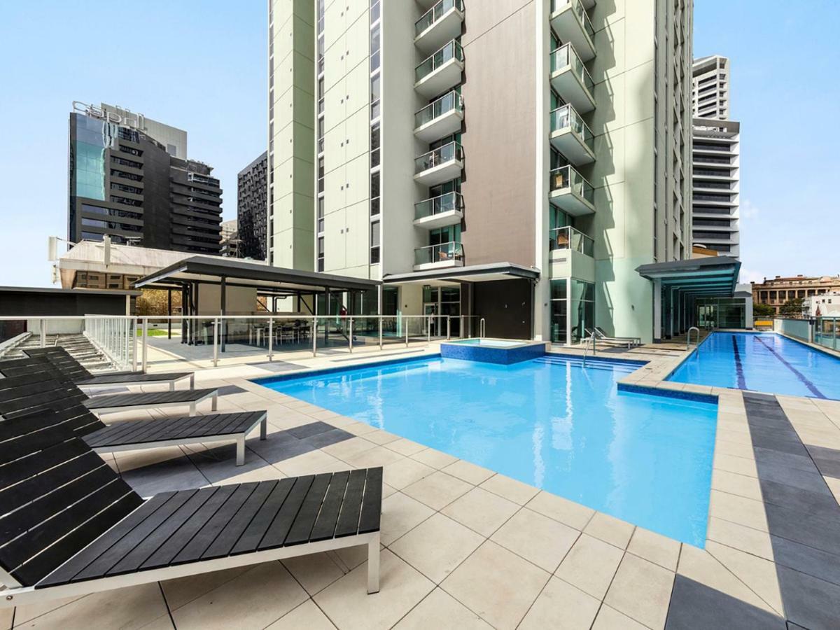 2br Epic Views ★cbd★ 2 Cars ★pool★wine★gym★netflix * Brisbane