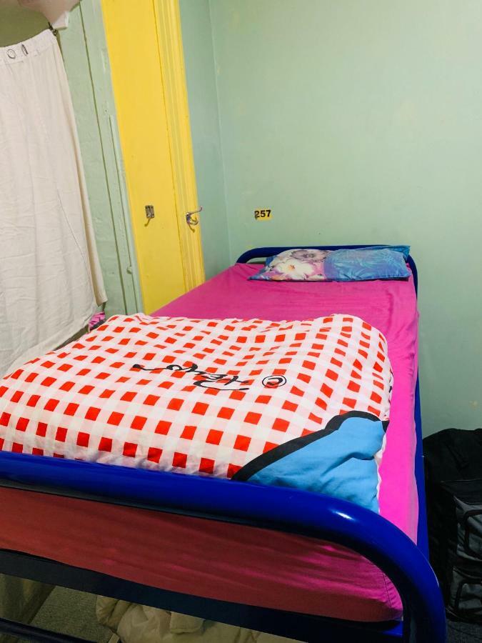 Yellow Submarine Backpackers * Brisbane