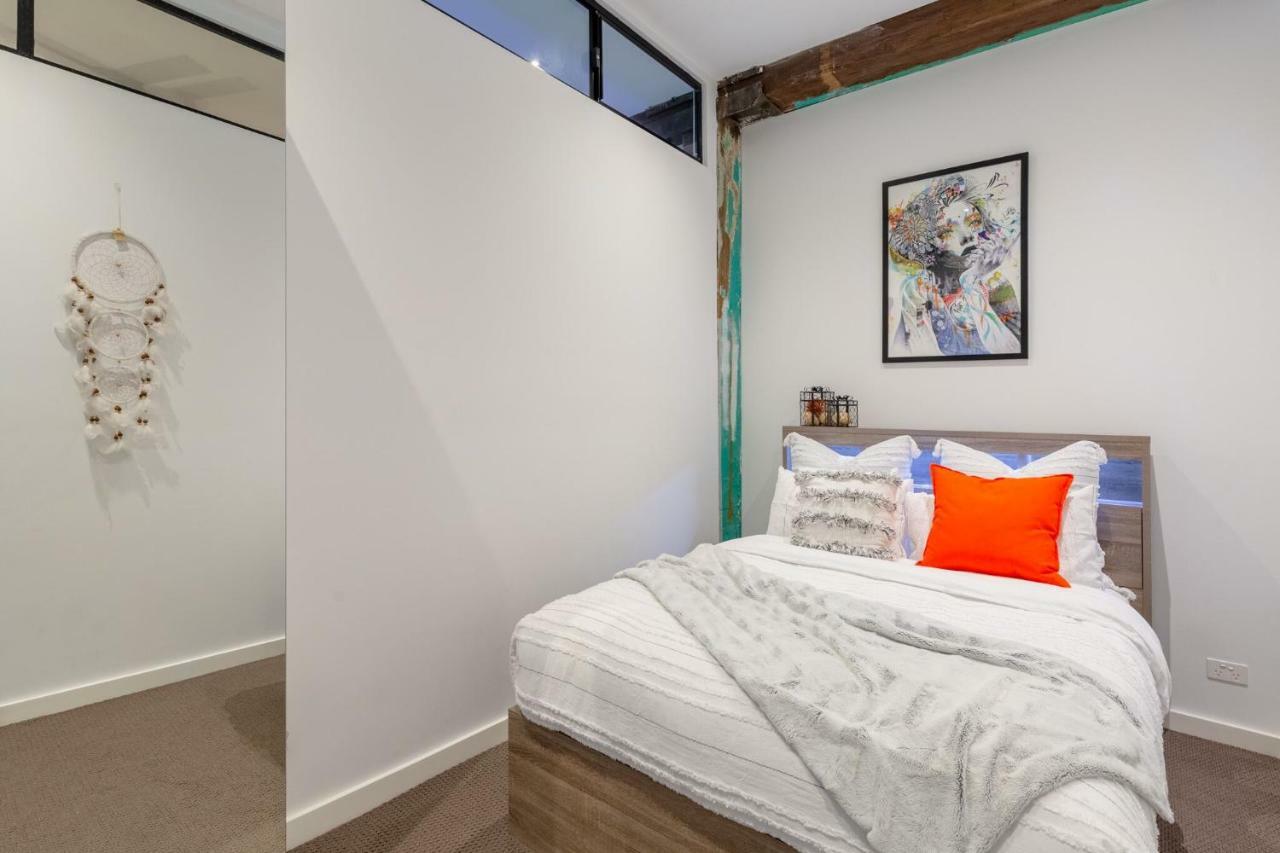 Luxury 3 Brm 2 Bath Woolstore With Courtyard *