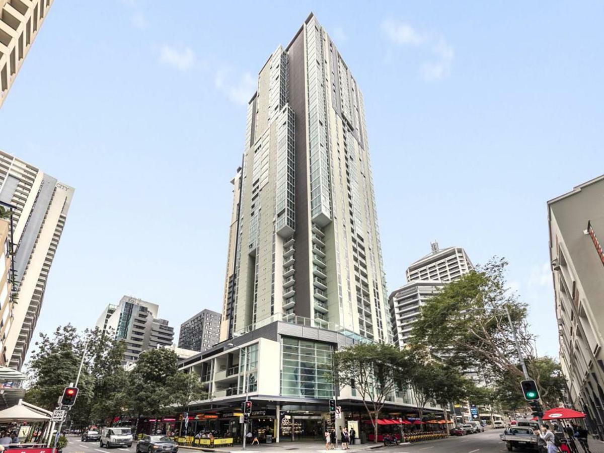 2br Epic Views ★cbd★ 2 Cars ★pool★wine★gym★netflix Apartment