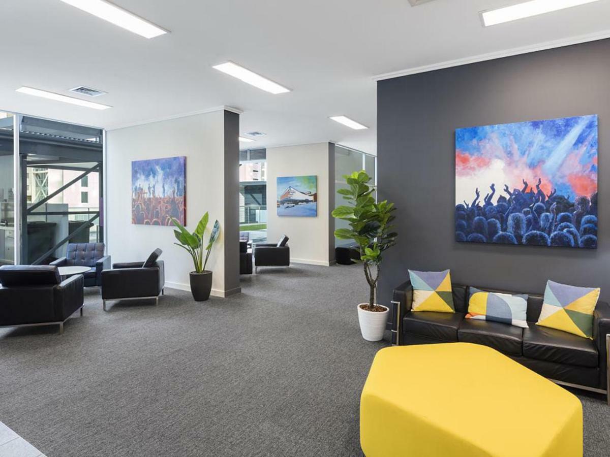 2br Epic Views ★cbd★ 2 Cars ★pool★wine★gym★netflix