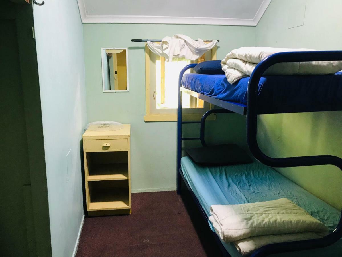 Yellow Submarine Backpackers * Brisbane