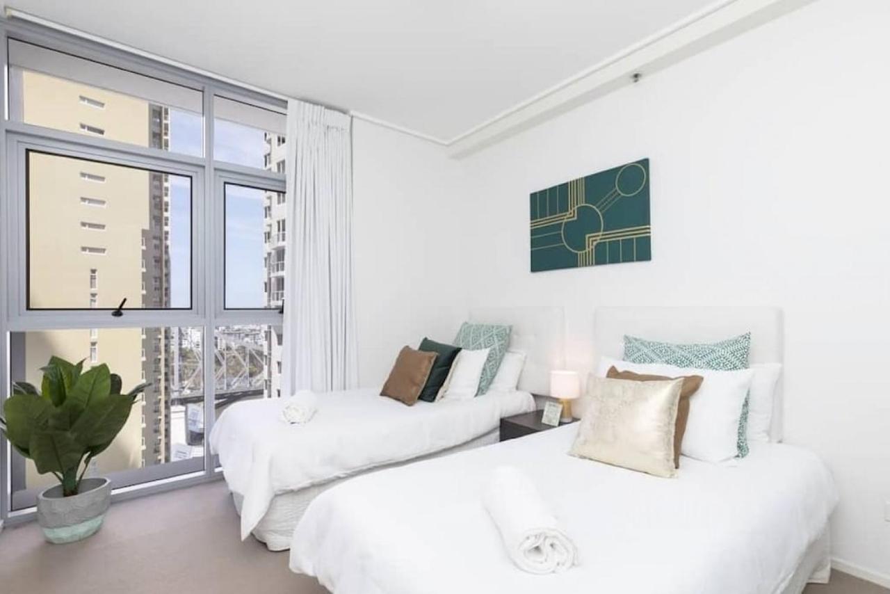 Sk2 - Charming Skyline Cbd W River Views 3 Bedroom Private Apartment