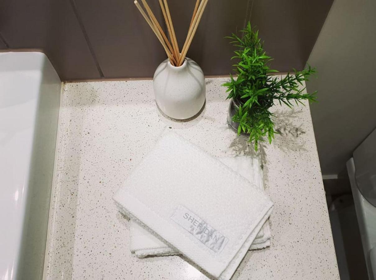 Sk2 - Charming Skyline Cbd W River Views 3 Bedroom Private Apartment Brisbane