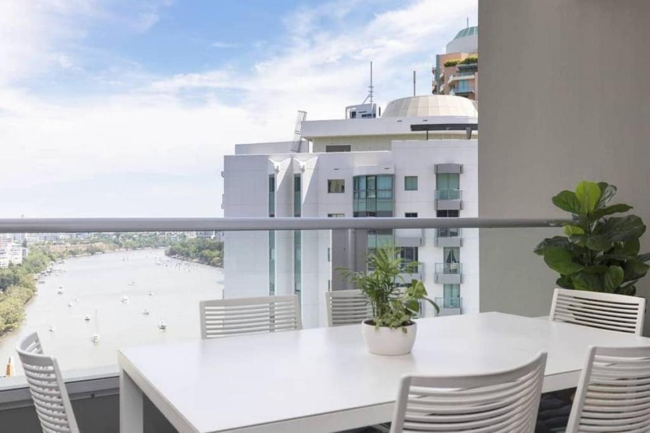 Sk2 - Charming Skyline Cbd W River Views 3 Bedroom Private Apartment *