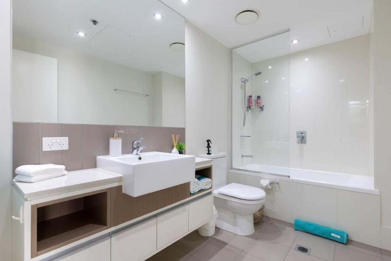 Sk2 - Charming Skyline Cbd W River Views 3 Bedroom Private Apartment Brisbane