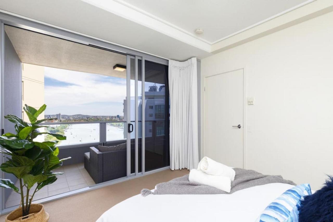 Sk2 - Charming Skyline Cbd W River Views 3 Bedroom Private Apartment Brisbane